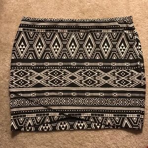H&M Black & White Mini - Aztec Design